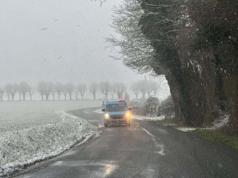 Alertes Jaunes Émises en France pour Risques de Neige et de Verglas**