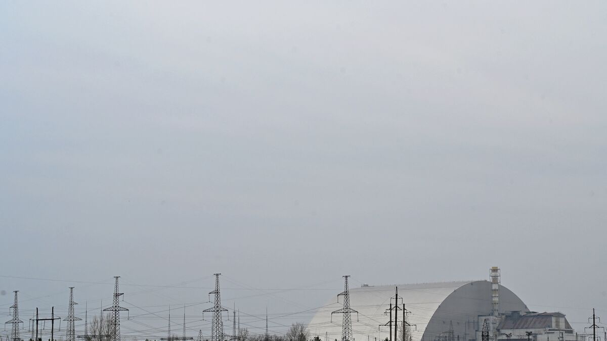 Attaque de Drone Russe Endommage l’Abri de Tchernobyl, Niveaux de Radiation Inchangés, Déclare Zelensky