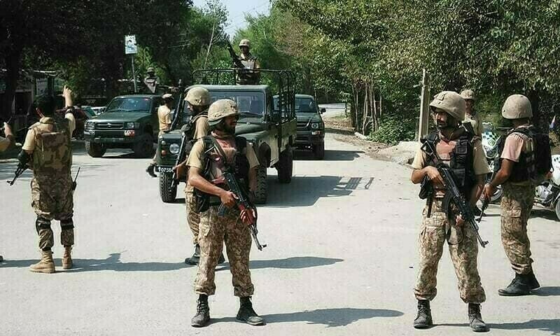 Attentat à la Bombe sur un Convoi à Kalat Blesse Huit Personnes, Dont Six Agents de Sécurité