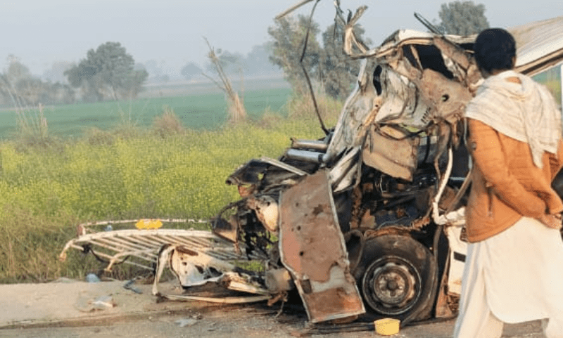 Collision Tragique Près de Qazi Ahmed Fait Cinq Morts dans le Sindh