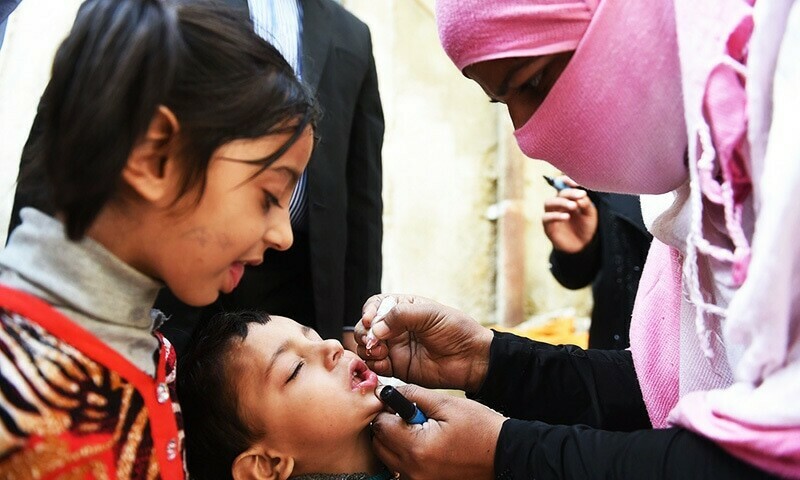 Karachi Confrontée à des Refus Importants de Vaccin contre la Polio alors que les Efforts de Santé s'Intensifient