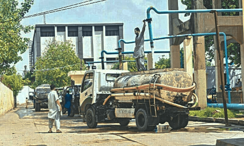 Karachi se Prépare à une Grave Pénurie d'Eau Pendant les Réparations de Pipeline