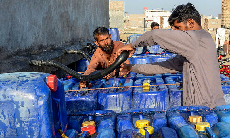 La Suspension de l'Aide de Trump Menace l'Approvisionnement en Eau à Jacobabad, Pakistan