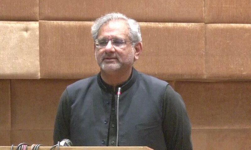 L'ancien PM Abbasi Accuse le Gouvernement de Réprimer la Démocratie lors d'une Conférence de l'Alliance de l'Opposition à Islamabad