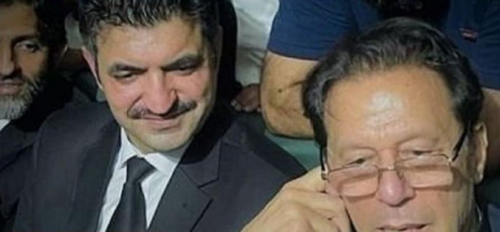 Le leader senior du PTI, Sher Afzal Marwat, expulsé du parti
