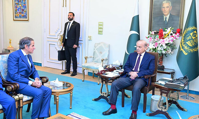 Le Premier Ministre Shahbaz Sharif Rencontre le Directeur Général de l'AIEA pour Discuter de la Technologie Atomique et du Partenariat
