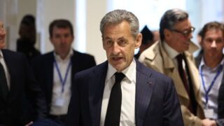 Nicolas Sarkozy, ancien président français, sous surveillance électronique après sa condamnation définitive ###