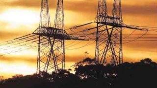 Le Pakistan Réduit les Tarifs Électriques dans un Nouveau Plan après le Rejet du FMI