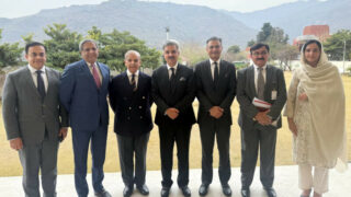 Le Premier Ministre Shehbaz Sharif Rencontre le Juge en Chef Afridi pour Discuter des Réformes Judiciaires