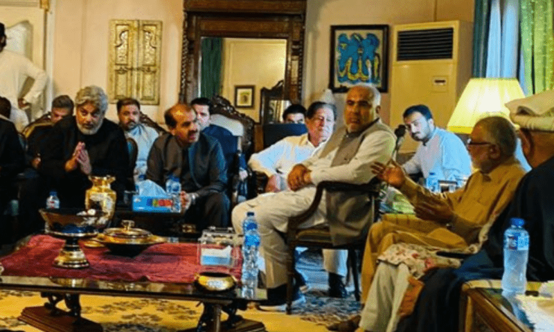 PTI Cherche une Alliance avec le GDA pour une Réunion à Islamabad