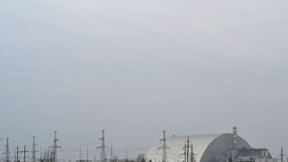Attaque de Drone Russe Endommage l’Abri de Tchernobyl, Niveaux de Radiation Inchangés, Déclare Zelensky