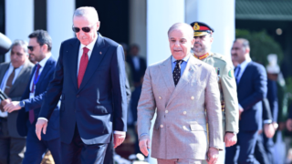 Le Président Turc Erdogan Accueilli Chaleureusement à Islamabad