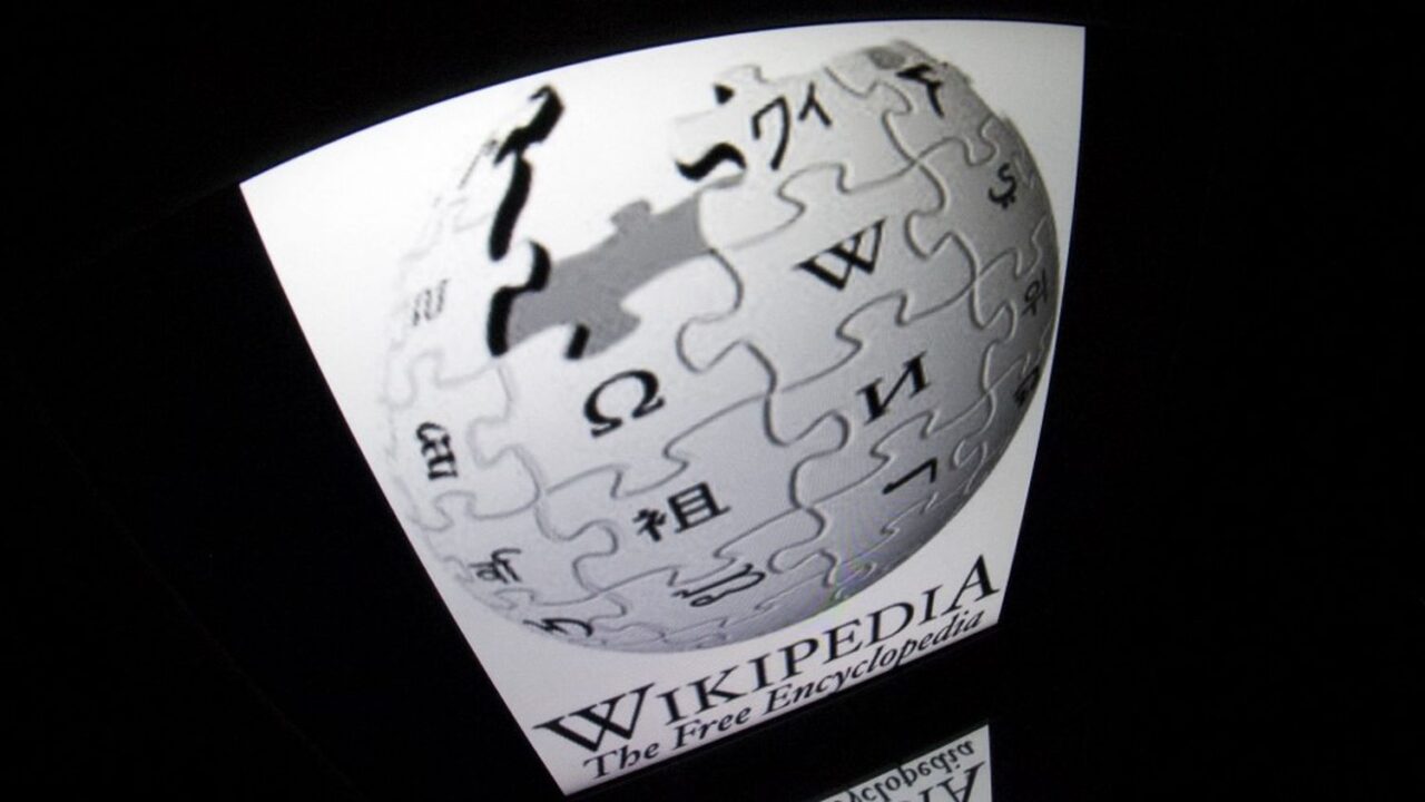 Wikipedia Dénonce les Menaces Prétendues Contre un Bénévole par un Journaliste Français