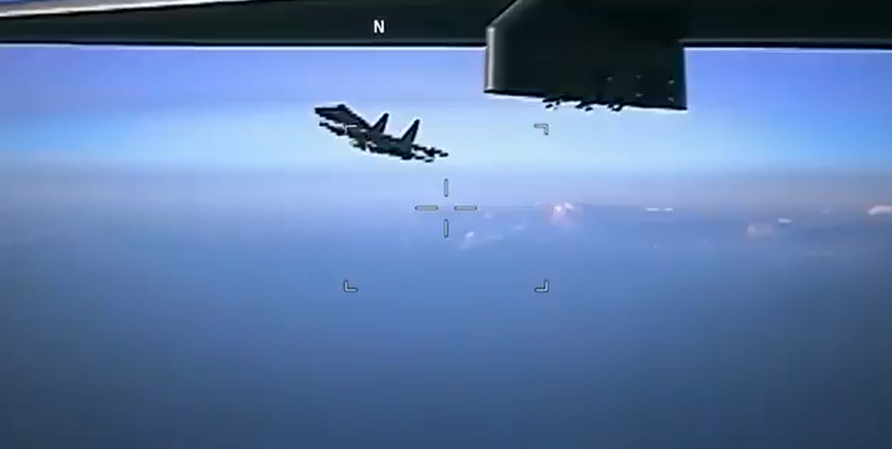 La France Condamne une Manœuvre Agressive d’un Avion de Chasse Russe Ciblant un Drone Français