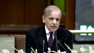 Le PM Shehbaz met en garde contre les périls financiers dus aux pertes massives des entreprises d'État