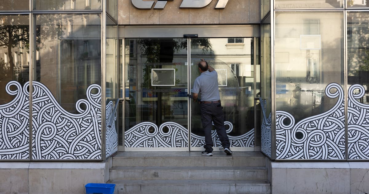 Les syndicats français appellent à une grève nationale contre le budget controversé