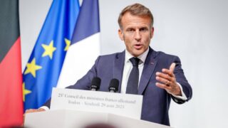 Les Socialistes Prêts à Prendre les Rênes si Bayrou Quitte Matignon
