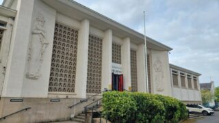 Une Ancienne Greffière Jugée pour Violation d'une Enquête Judiciaire par Amour