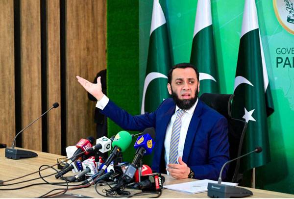 Le Chef Ministre du KP, Sardar Ali Amin Gandapur, exige une réforme financière et un débat national sur les droits provinciaux