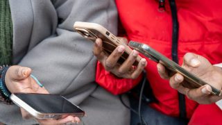 La Commission Européenne Valide le Droit de la France d'Interdire les Réseaux Sociaux aux Moins de 15 Ans