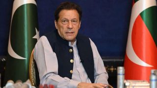 Imran Khan opéré de l'œil en détention sans prévenir sa famille, affirme le PTI