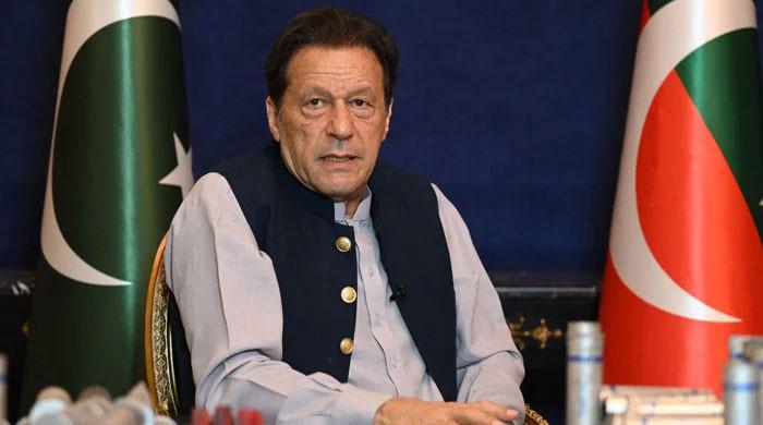 Imran Khan opéré de l'œil en détention sans prévenir sa famille, affirme le PTI