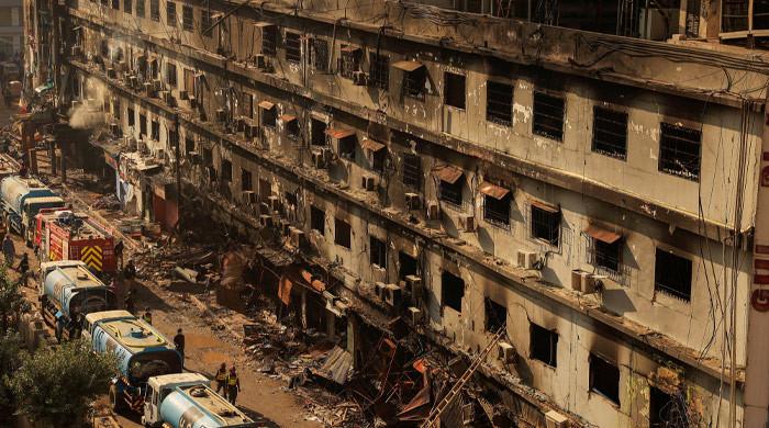 Karachi en proie aux flammes : 2 400 incendies en 2025 révèlent des défaillances systémiques