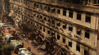 Karachi en proie aux flammes : 2 400 incendies en 2025 révèlent des défaillances systémiques
