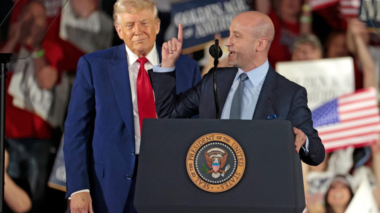 L'administration Trump en crise après la mort d'Alex Pretti à Minneapolis : revirement et accusations internes