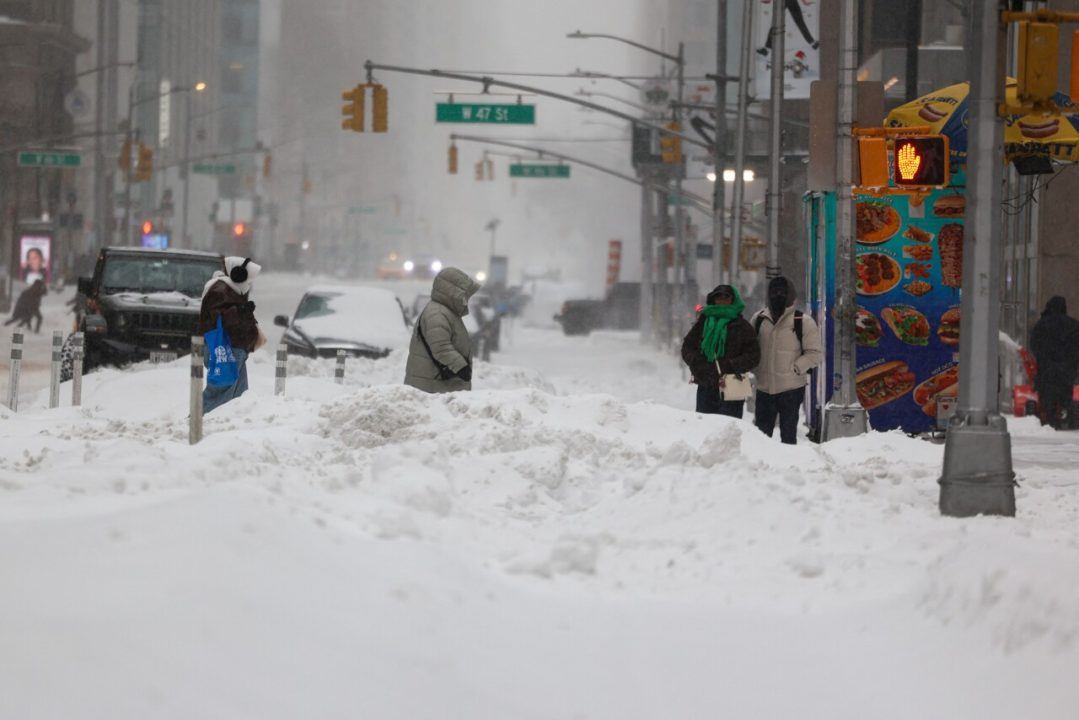 Tempête Hivernale Historique aux États-Unis : 11 Morts, 1 Million de Foyers Sans Électricité