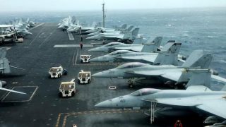 Une Armada Navale Américaine en Route vers le Moyen-Orient, Trump Met en Garde l'Iran