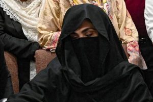 Bushra Bibi reçoit sa famille en prison sous stricte condition "sans politique"