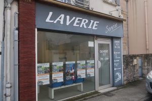 Niort : un homme sans-abri découvert sans vie dans une laverie, l'enquête ouverte