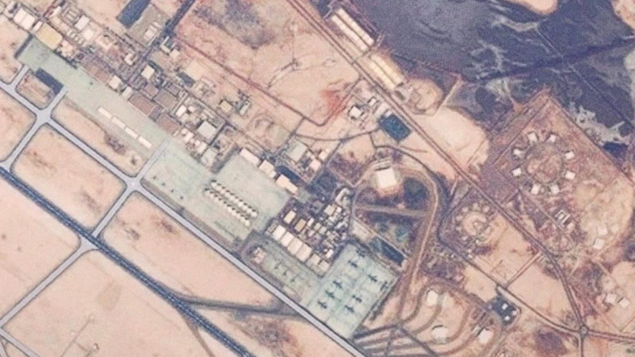 Iran publie une photo aérienne de la base franco-américaine d'Al Dhafra, Macron en état de vigilance