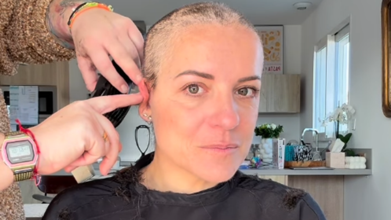Julie de Pékin Express se rase la tête : un geste fort dans son combat contre le cancer