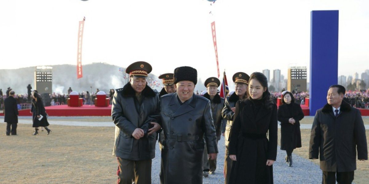 Kim Jong Un inaugure des logements pour les soldats morts en combattant pour la Russie en Ukraine