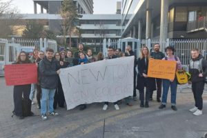 Grève au Lycée Newton de Clichy : Les enseignants protestent contre des coupes budgétaires drastiques