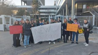 Grève au Lycée Newton de Clichy : Les enseignants protestent contre des coupes budgétaires drastiques