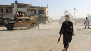 Pakistan mène des frappes aériennes en Afghanistan : des dizaines de morts signalées