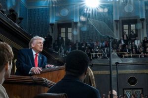 Discours sur l'État de l'Union : Trump justifie une frappe potentielle contre l'Iran et vante son bilan économique