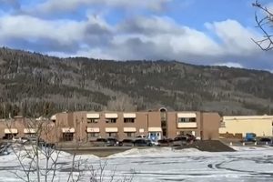 Fusillade dans une école en Colombie-Britannique : 10 morts et 27 blessés à Tumbler Ridge
