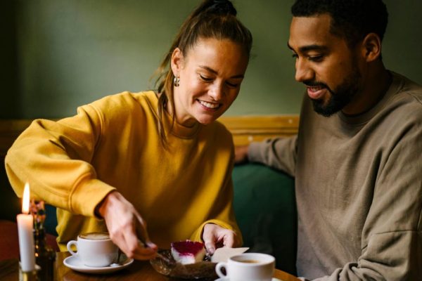 La Règle des 777 pour les couples : tendance virale ou véritable conseil relationnel ?