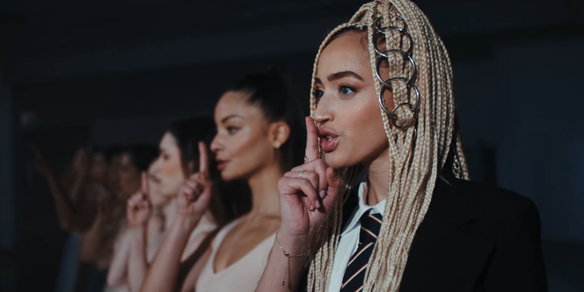 Eurovision 2025 : Monroe dévoile "Regarde !", le titre et clip de la candidature française