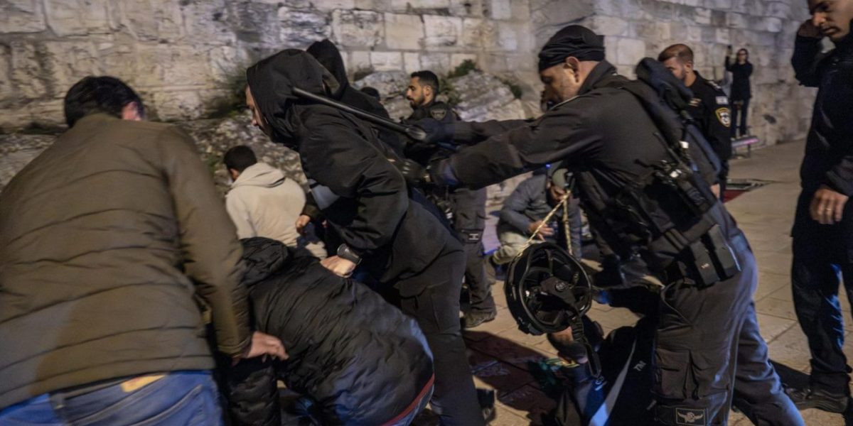 Jérusalem : l'Association de la Presse Étrangère condamne une agression policière contre des journalistes pendant le Ramadan