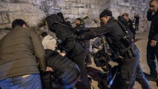 Jérusalem : l'Association de la Presse Étrangère condamne une agression policière contre des journalistes pendant le Ramadan