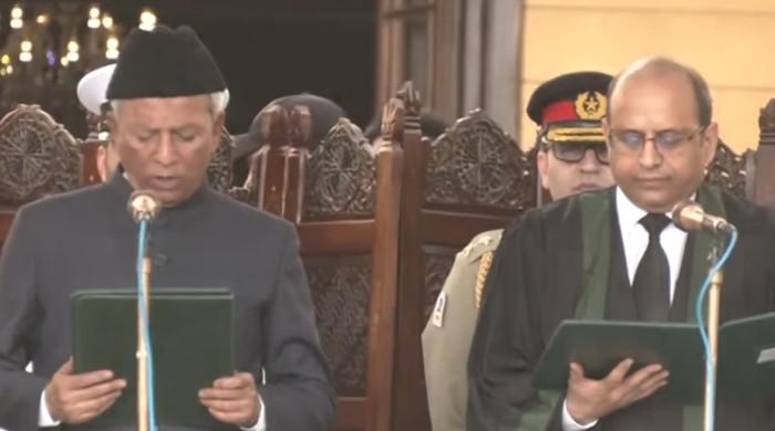 Nehal Hashmi du PML-N prête serment en tant que Gouverneur du Sindh à Karachi