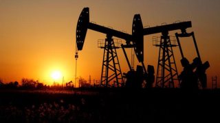 Pétrole : les prix franchissent les 100 dollars, la crise du détroit d'Hormuz s'enlise