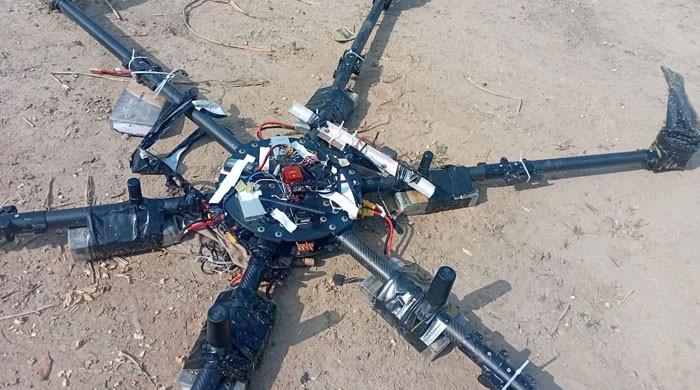 Pakistan abat des drones militants et accuse les Talibans afghans d'abriter le terrorisme