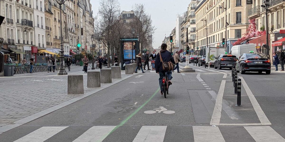 Une Ligne Verte Mystérieuse Apparaît à Paris pour le Semi-Marathon Hoka 2026