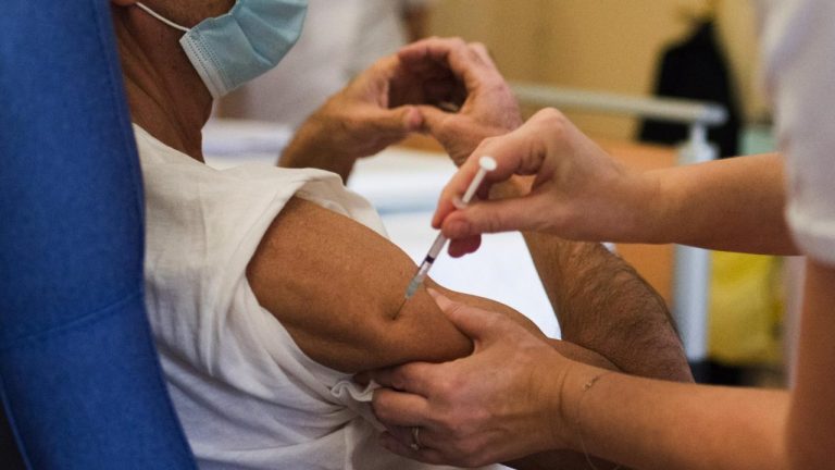 France lance sa campagne de rappel COVID-19 de printemps pour les plus vulnérables